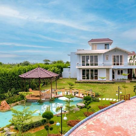 Stayvista At Serenity Farms With Pool, Lawn, Bonfire & Bbq Sohna 外观 照片