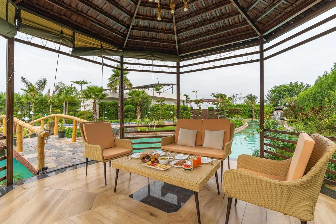 Stayvista At Serenity Farms With Pool, Lawn, Bonfire & Bbq Sohna 外观 照片
