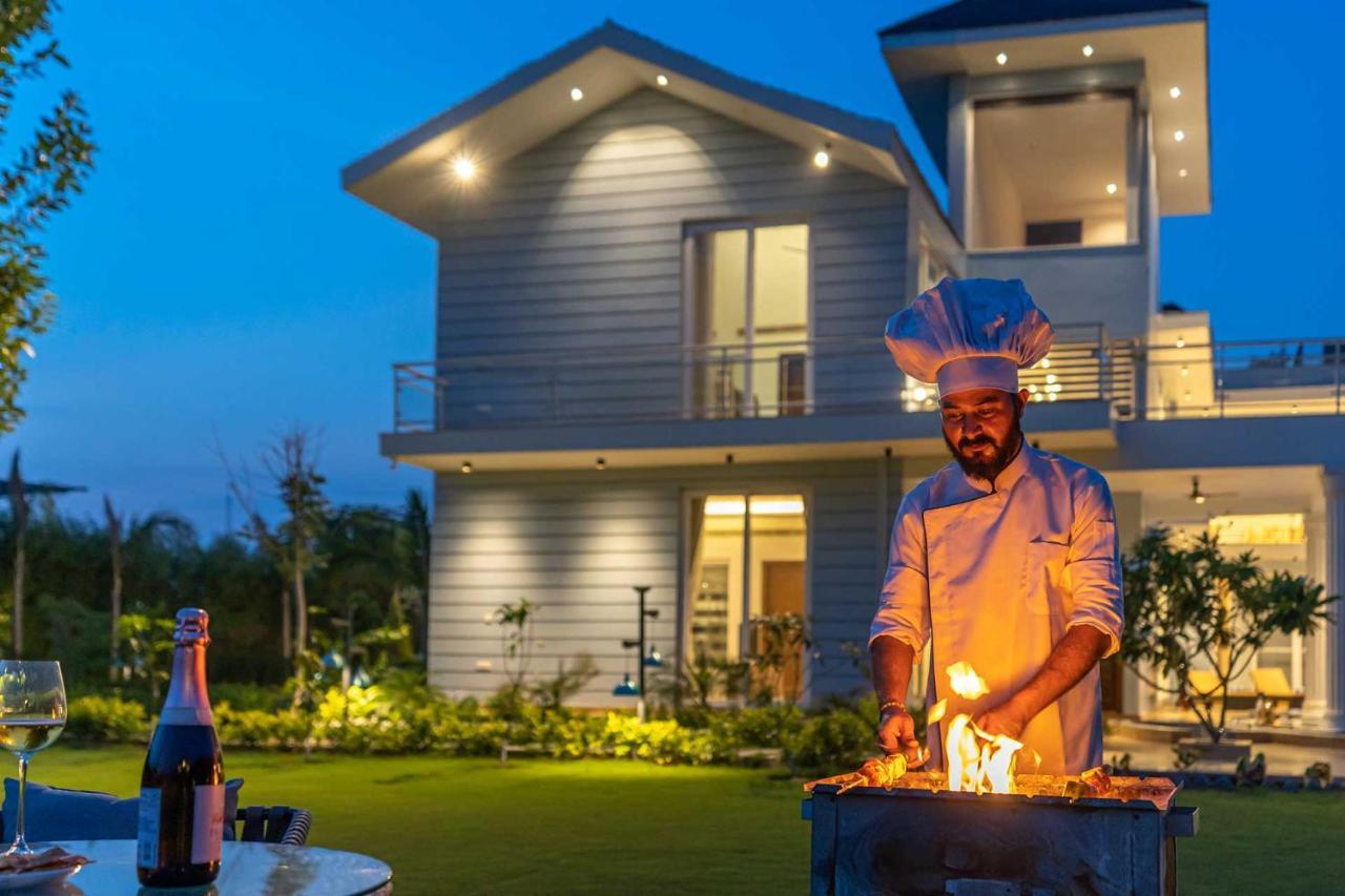Stayvista At Serenity Farms With Pool, Lawn, Bonfire & Bbq Sohna 外观 照片