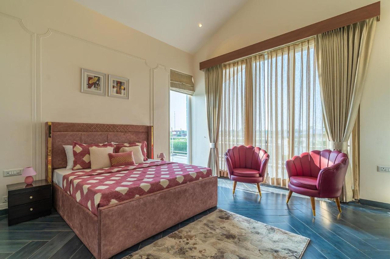 Stayvista At Serenity Farms With Pool, Lawn, Bonfire & Bbq Sohna 外观 照片