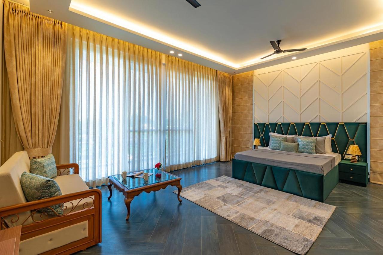 Stayvista At Serenity Farms With Pool, Lawn, Bonfire & Bbq Sohna 外观 照片