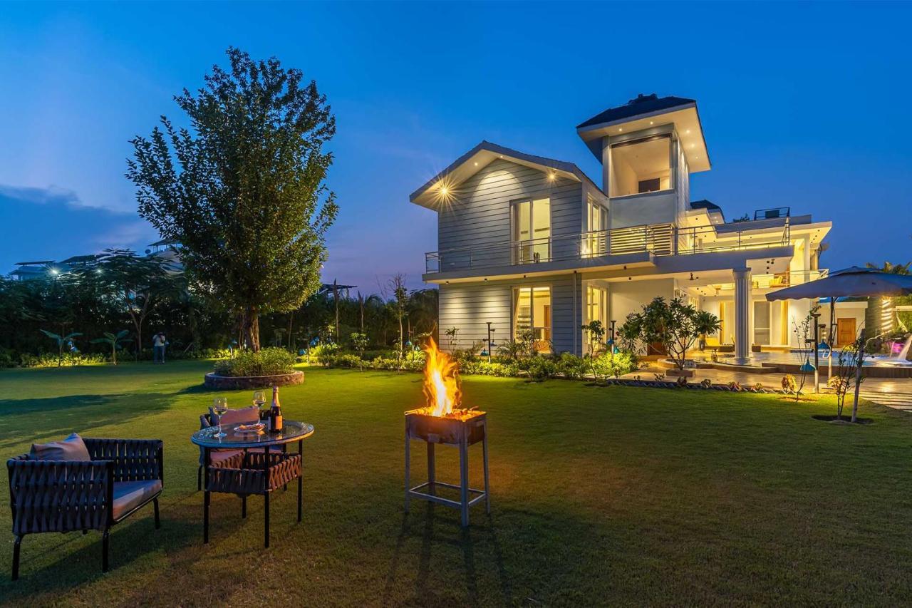 Stayvista At Serenity Farms With Pool, Lawn, Bonfire & Bbq Sohna 外观 照片