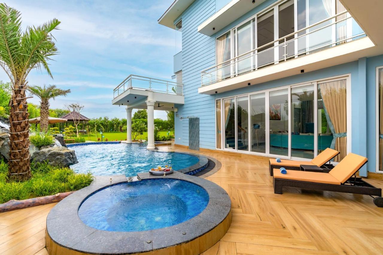 Stayvista At Serenity Farms With Pool, Lawn, Bonfire & Bbq Sohna 外观 照片