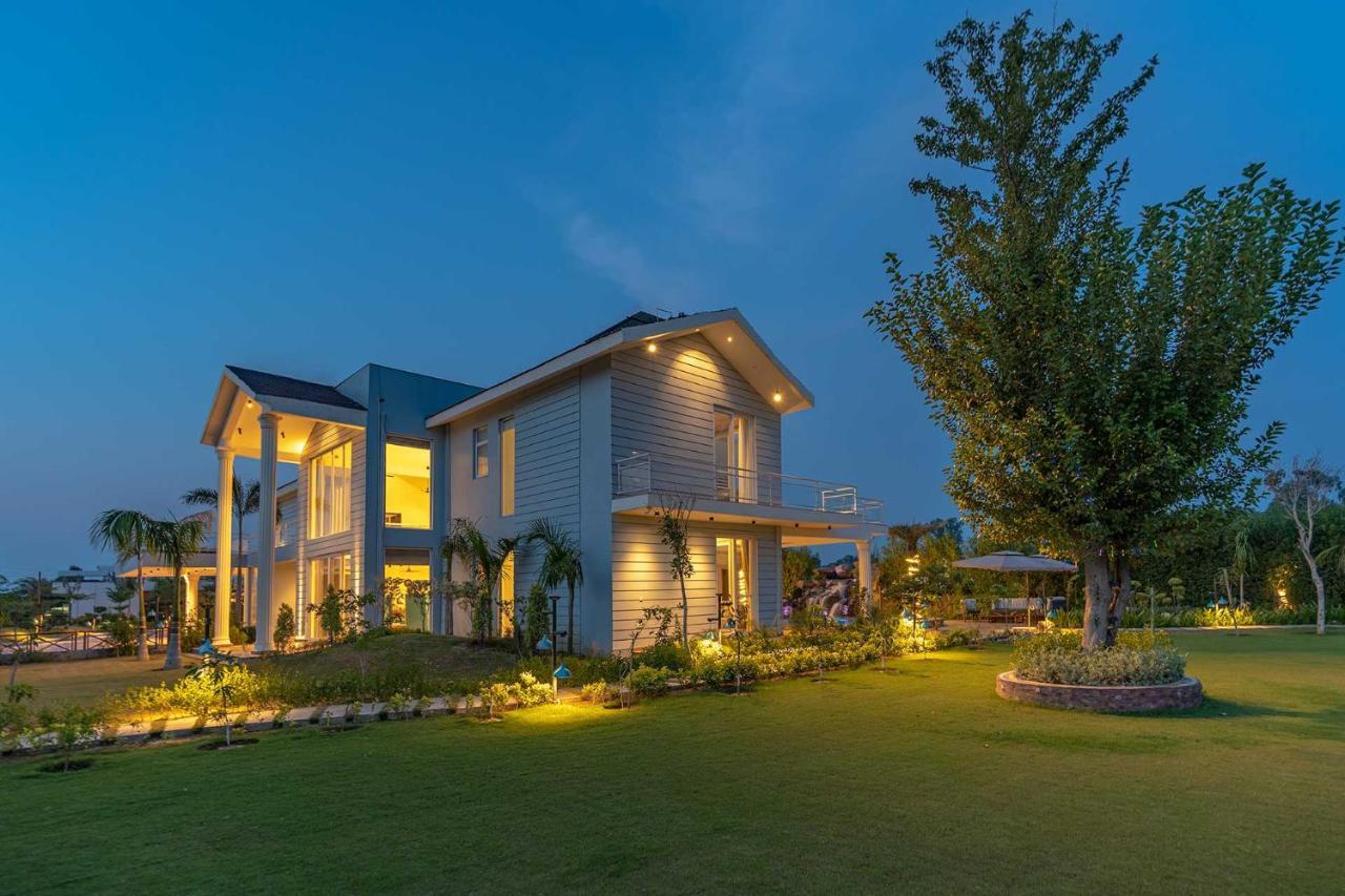 Stayvista At Serenity Farms With Pool, Lawn, Bonfire & Bbq Sohna 外观 照片