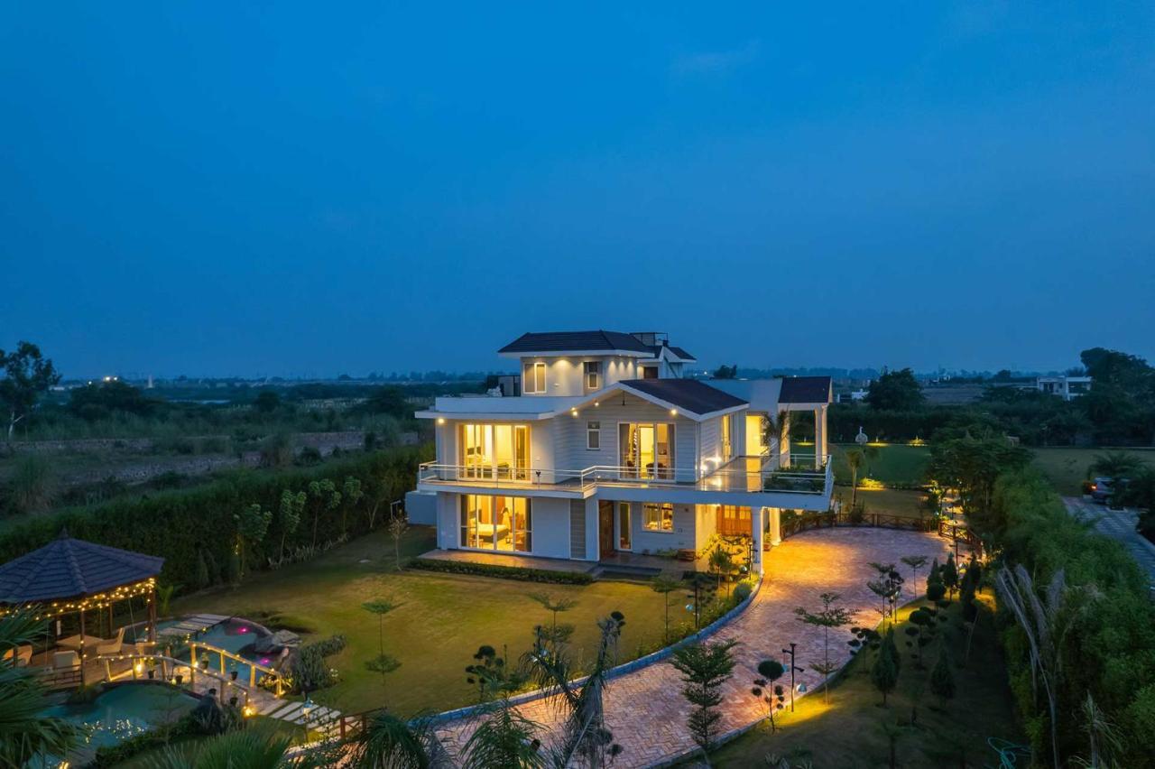 Stayvista At Serenity Farms With Pool, Lawn, Bonfire & Bbq Sohna 外观 照片