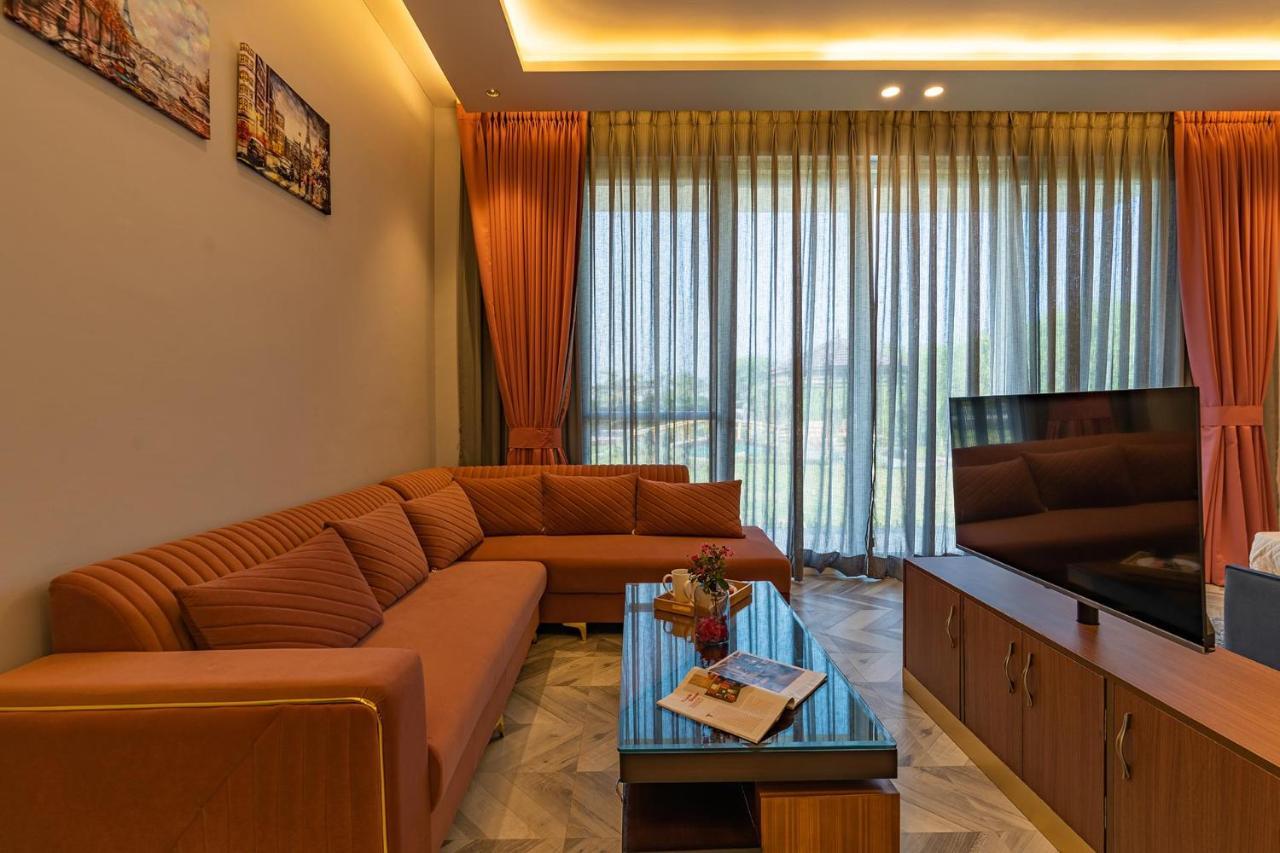 Stayvista At Serenity Farms With Pool, Lawn, Bonfire & Bbq Sohna 外观 照片