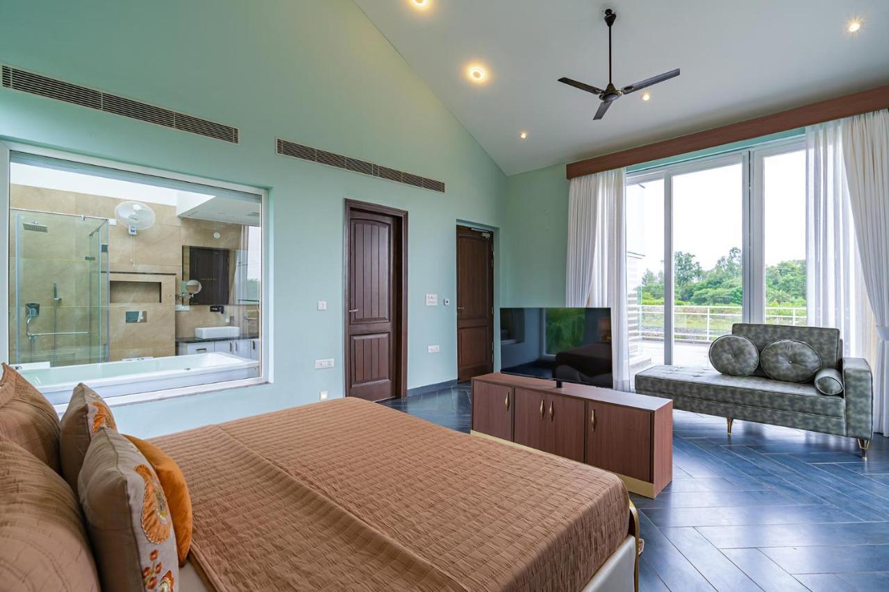 Stayvista At Serenity Farms With Pool, Lawn, Bonfire & Bbq Sohna 外观 照片