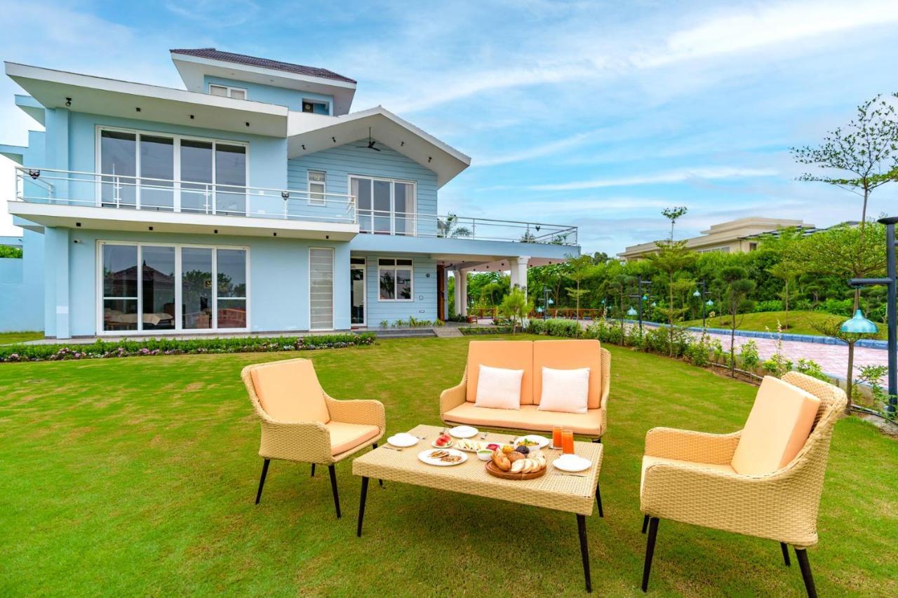 Stayvista At Serenity Farms With Pool, Lawn, Bonfire & Bbq Sohna 外观 照片